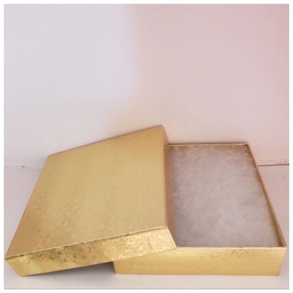 💥$13 Each or 3/$15💥5/8” Pearlescent Button Studs with a Floral Motif - Picture 2 of 2